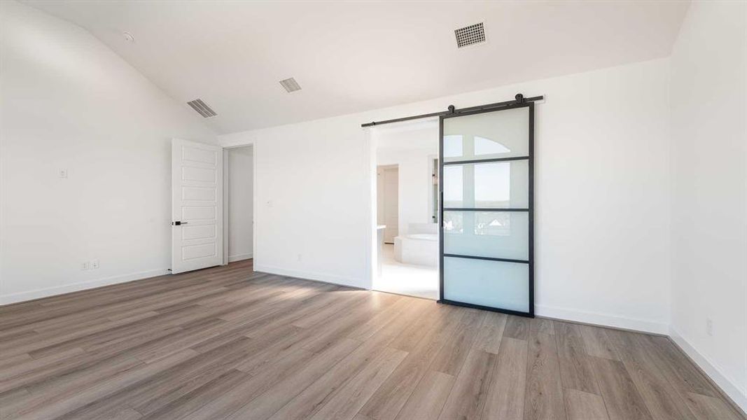 Spacious, unfurnished interior of a new home in Talon Hills 60'/70', Fort Worth (Image 12).