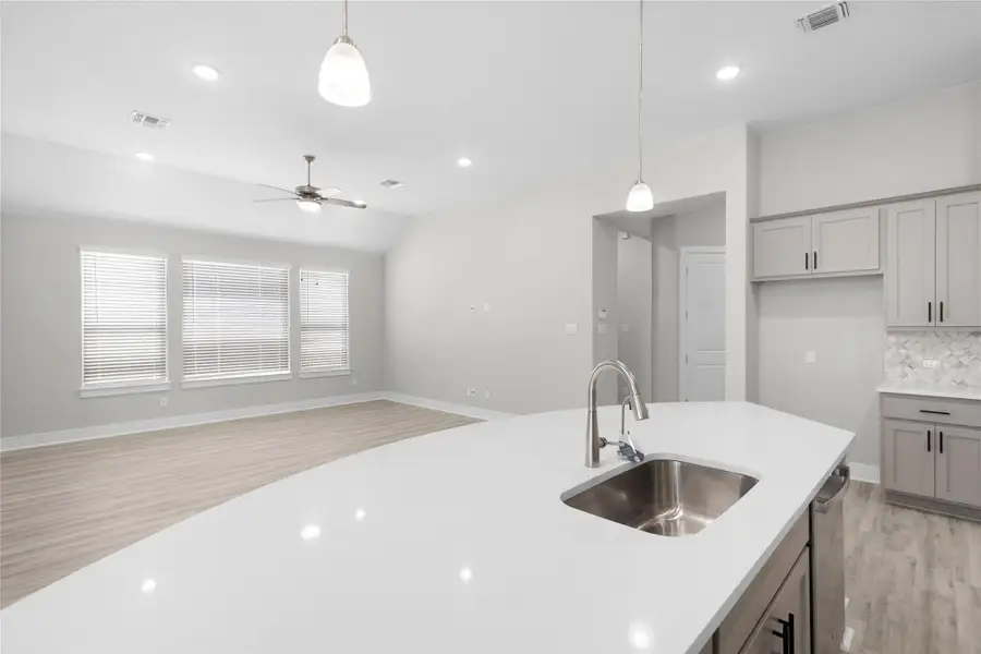 REPRESENTATIVE OF FLOOR PLAN ONLY REPRESENTATIVE OF FLOOR PLAN ONLY