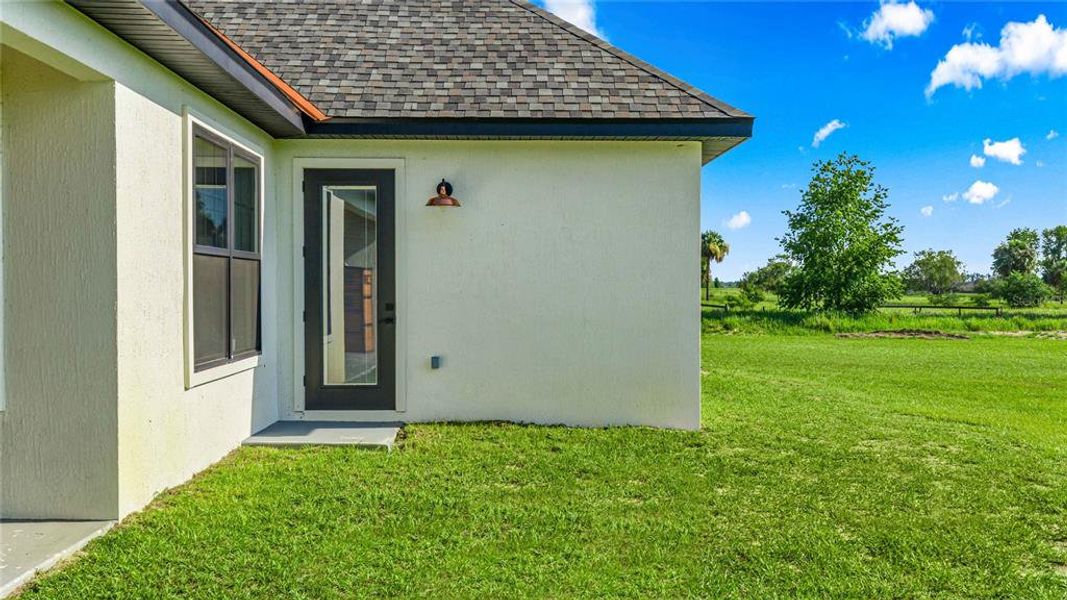 Exterior details and patio area of a home in , Belleview (Image 36).