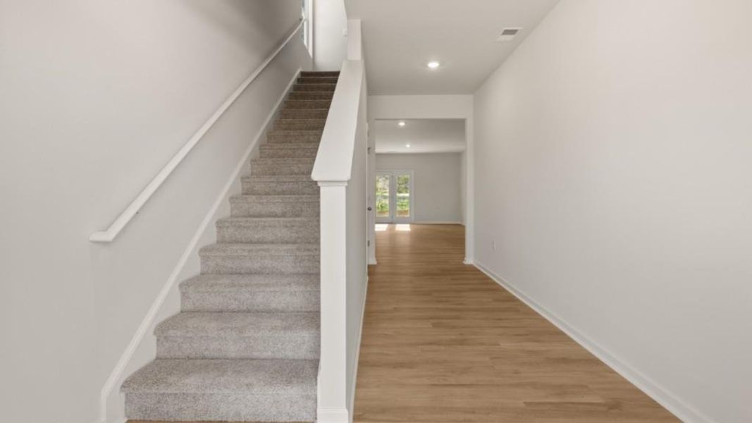 Spacious, unfurnished interior of a new home in Oconee Overlook, Gainesville (Image 17).