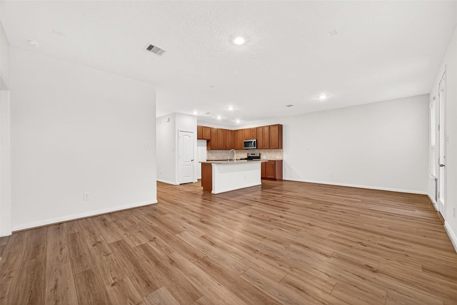 Spacious, unfurnished interior of a new home in , Houston (Image 20). Spacious, unfurnished interior of a new home in , Houston (Image 20).