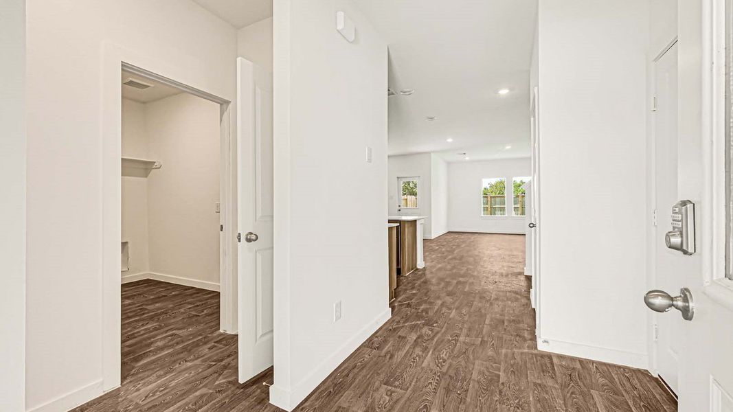 Representative unfurnished interior of a home built from the Midland - X40M by D.R. Horton in Holly Ridge, Rosenberg (Image 16). Representative unfurnished interior of a home built from the Midland - X40M by D.R. Horton in Holly Ridge, Rosenberg (Image 16).