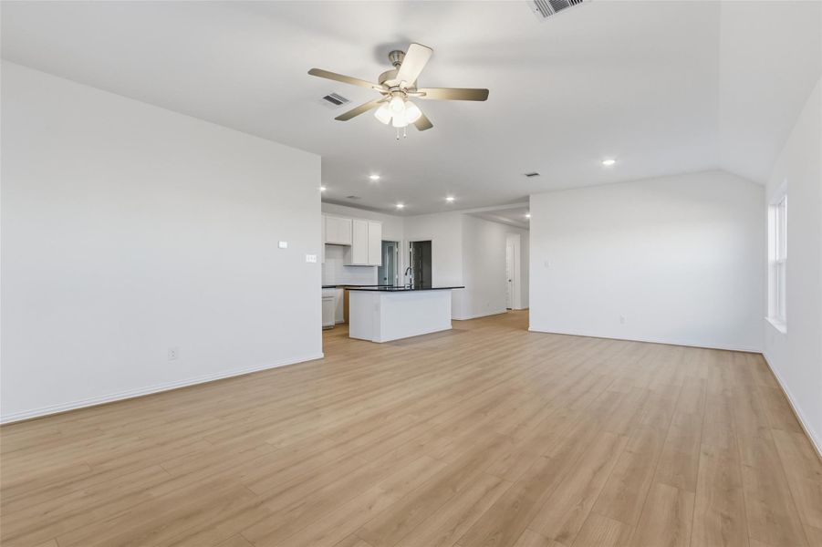 Spacious, unfurnished interior of a new home in Oakwood Estates, Waller (Image 28). Spacious, unfurnished interior of a new home in Oakwood Estates, Waller (Image 28).