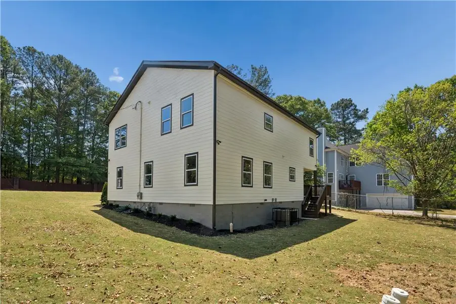 Exterior details and patio area of a home in , Decatur (Image 4).
