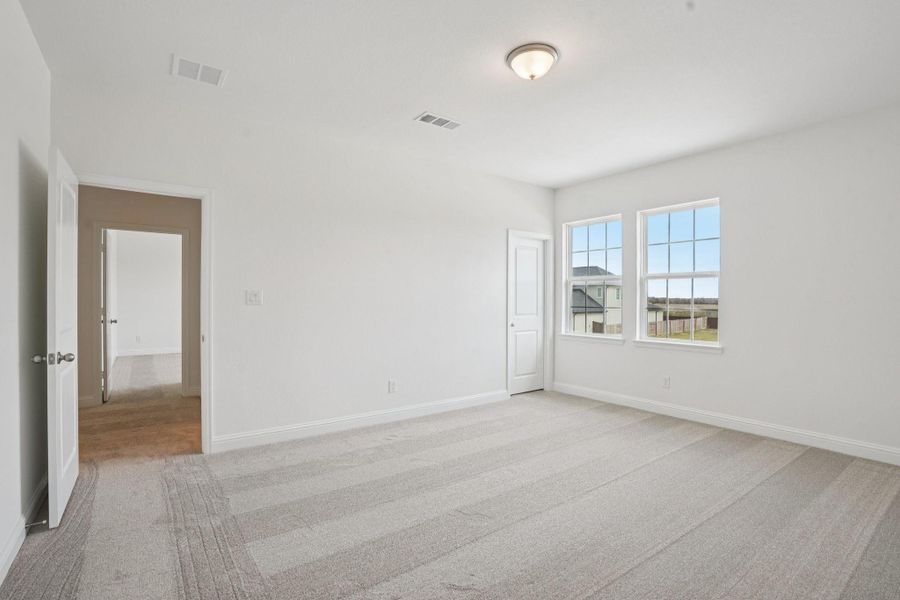 Spacious, unfurnished interior of a new home in Del Bello Lakes 60', Manvel (Image 43).