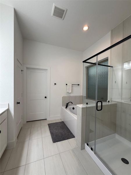 Furnished interior view inside a new home in , Conroe (Image 26).