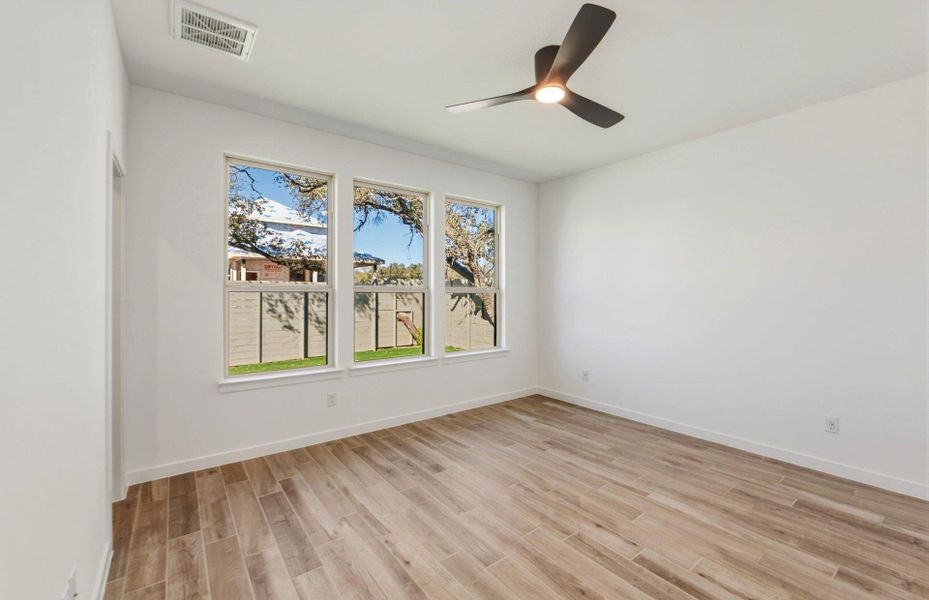 Spacious, unfurnished interior of a new home in Wolf Ranch, Georgetown (Image 18).