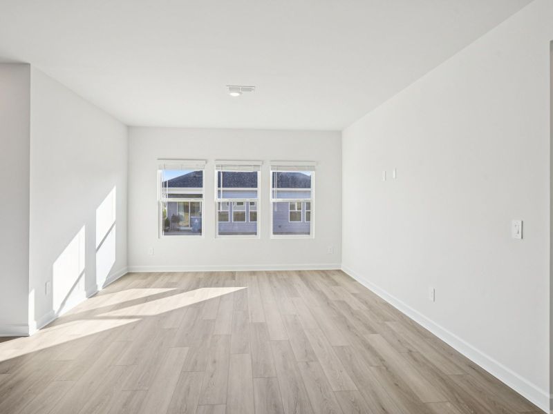 Spacious, unfurnished interior of a new home in Oxford Station, Salisbury (Image 10).