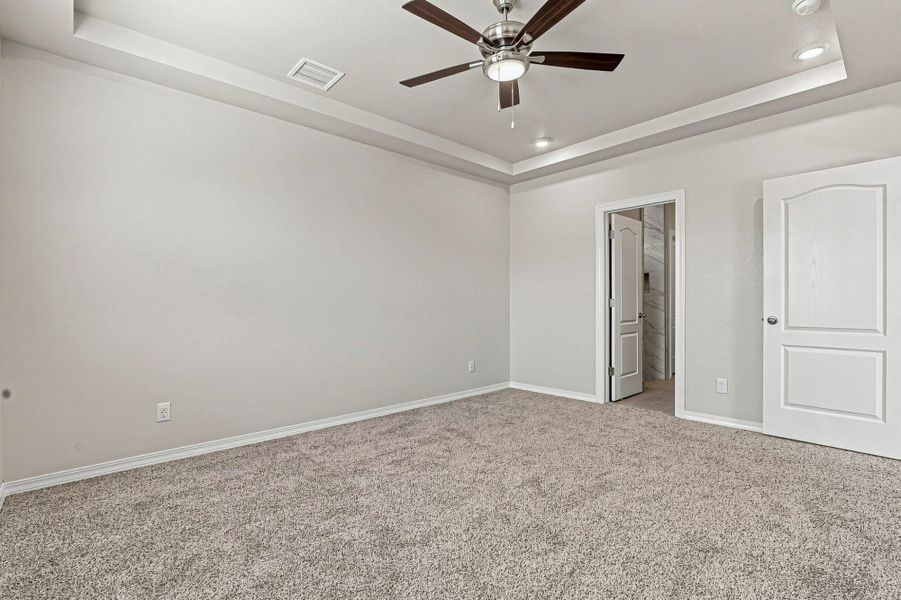Spacious, unfurnished interior of a new home in Paseos Del Este, El Paso (Image 25).