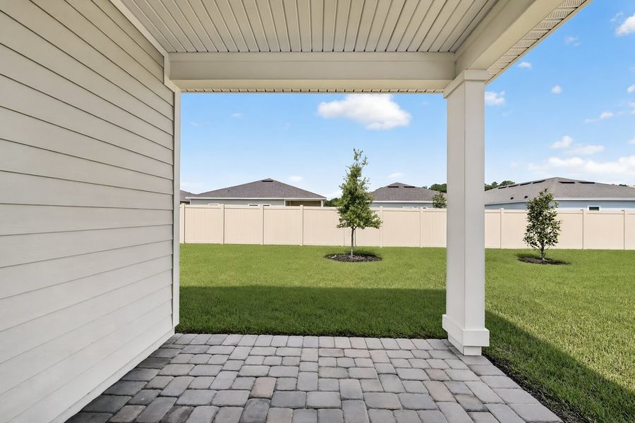 Exterior details and patio area of a home in Coopers Meadow, Jacksonville (Image 3).