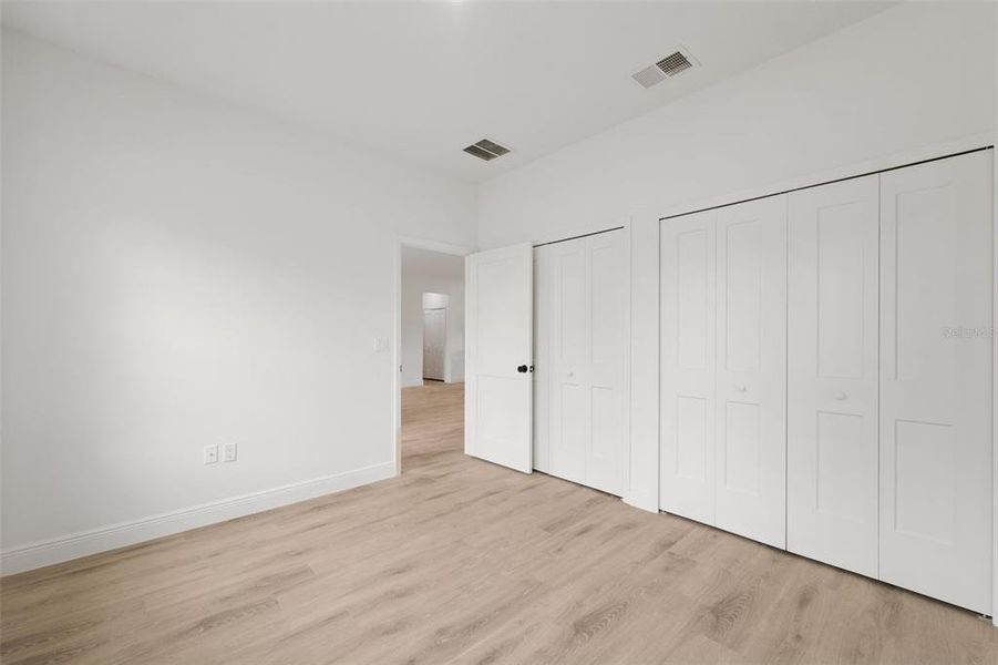 Spacious, unfurnished interior of a new home in , Ocala (Image 10).