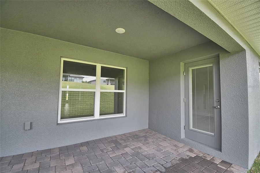 Exterior details and patio area of a home in Lake Juliana Estates, Auburndale (Image 4).