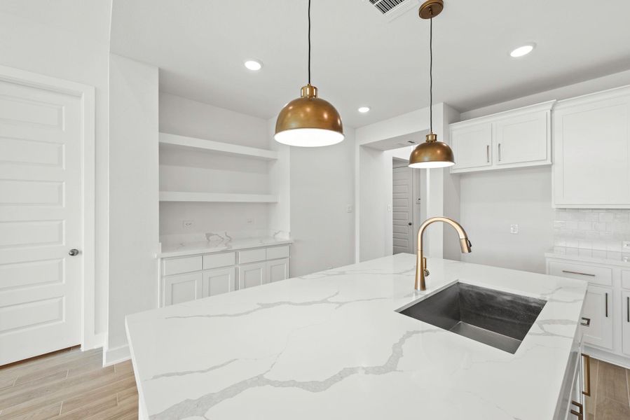 Representative image. Features, selections and colors may vary.