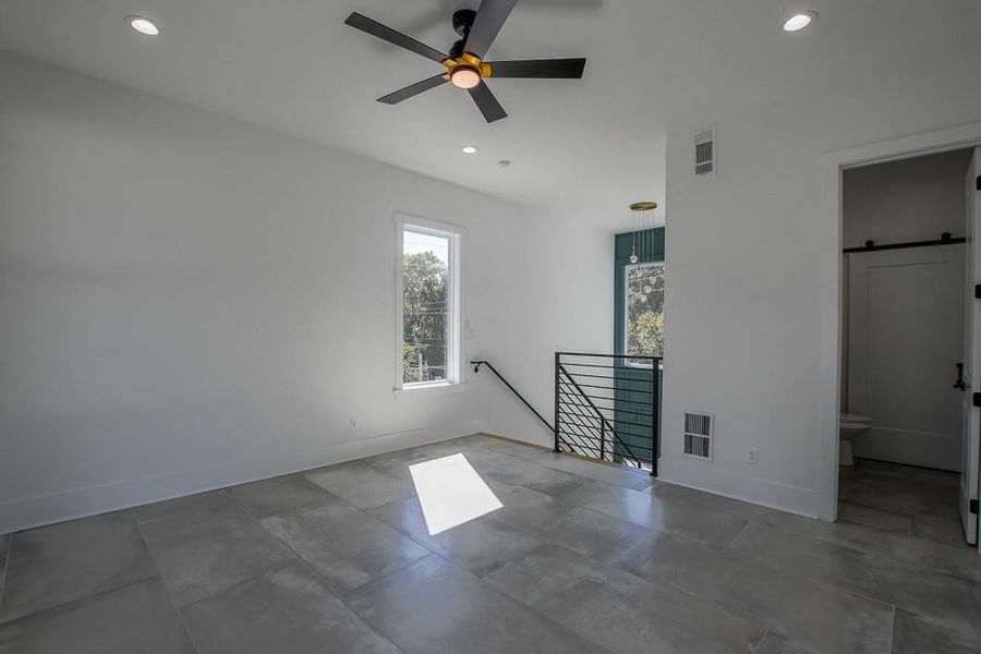 Spacious, unfurnished interior of a new home in , Atlanta (Image 47).