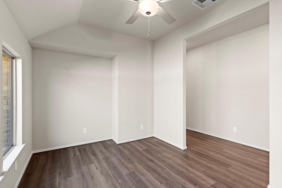 Spacious, unfurnished interior of a new home in The Highlands 45', Porter (Image 19).