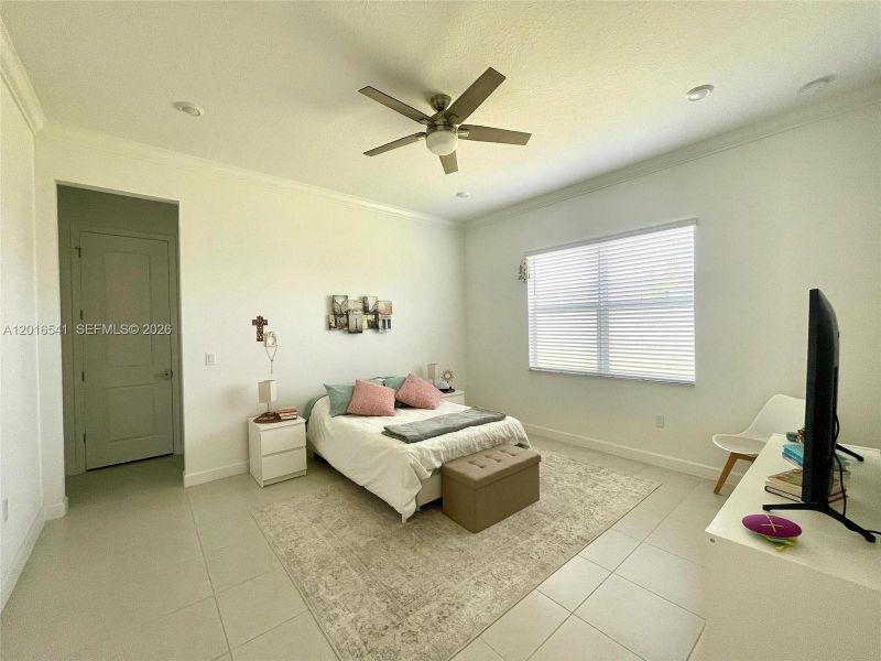 Furnished interior view inside a new home in , Port St. Lucie (Image 16).
