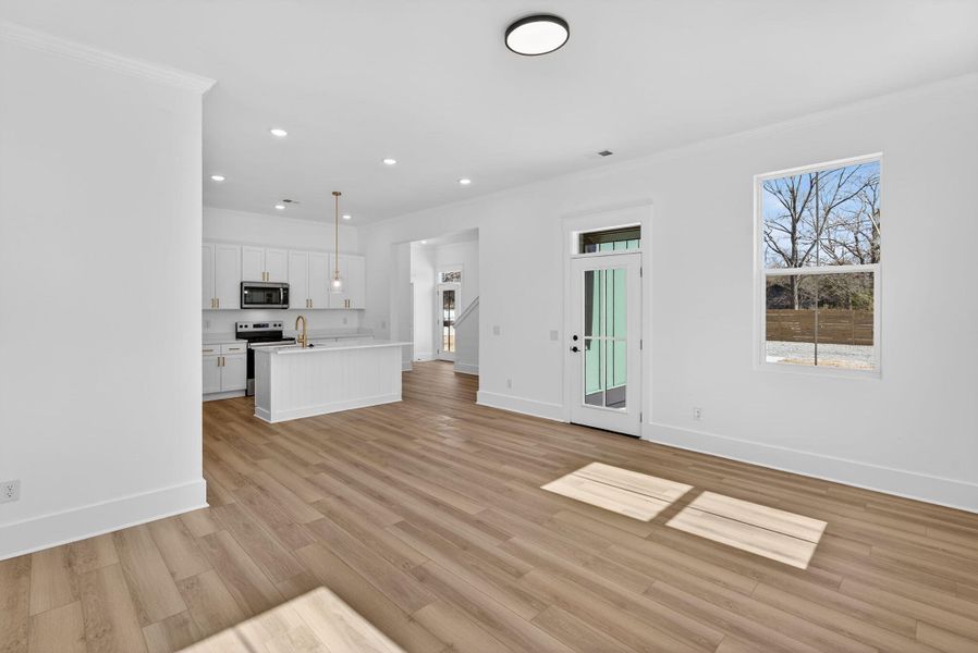 Spacious, unfurnished interior of a new home in , Summerville (Image 27).