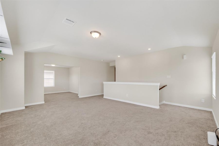 Spacious, unfurnished interior of a new home in Heights of Barbers Hill, Baytown (Image 30).