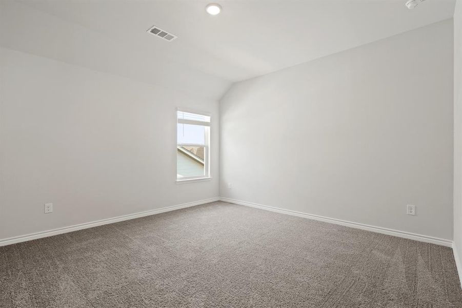 Spacious, unfurnished interior of a new home in Deer Creek, Fort Worth (Image 21). Spacious, unfurnished interior of a new home in Deer Creek, Fort Worth (Image 21).