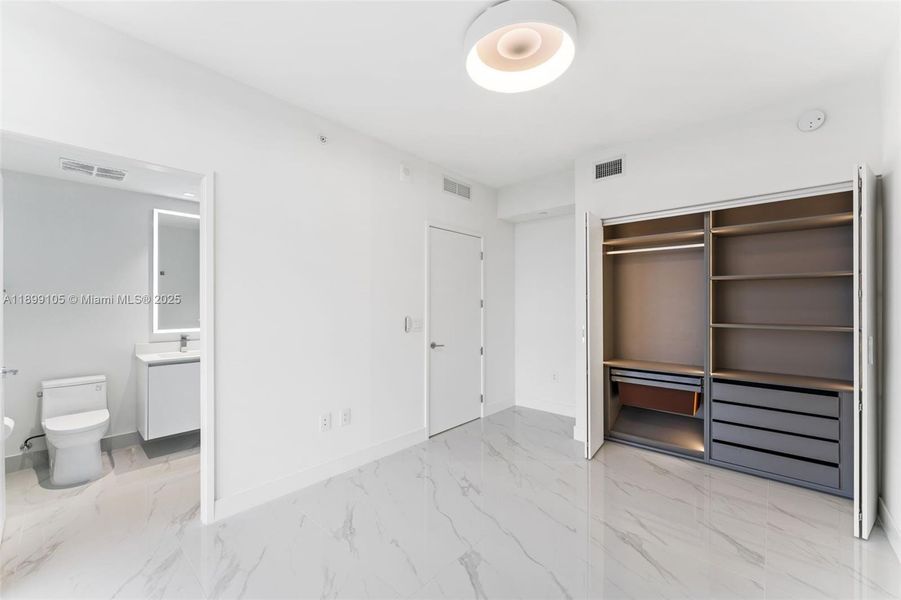 Spacious, unfurnished interior of a new home in , Miami (Image 15).