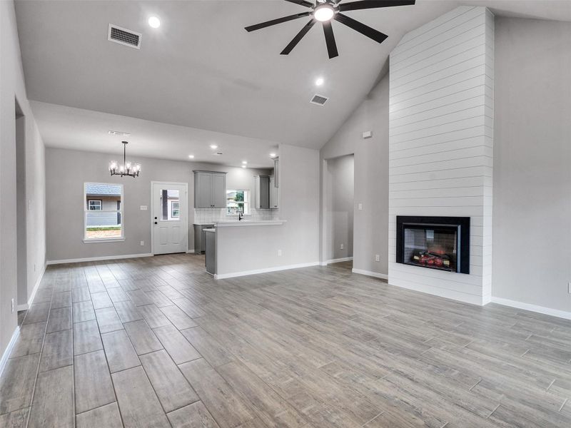Spacious, unfurnished interior of a new home in , Brazoria (Image 10).
