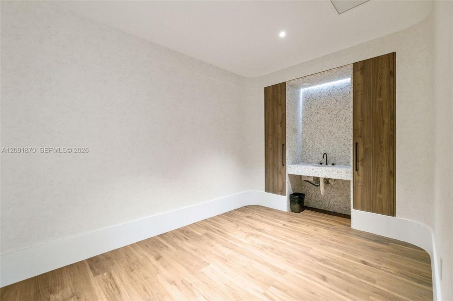 Spacious, unfurnished interior of a new home in , Miami (Image 38).