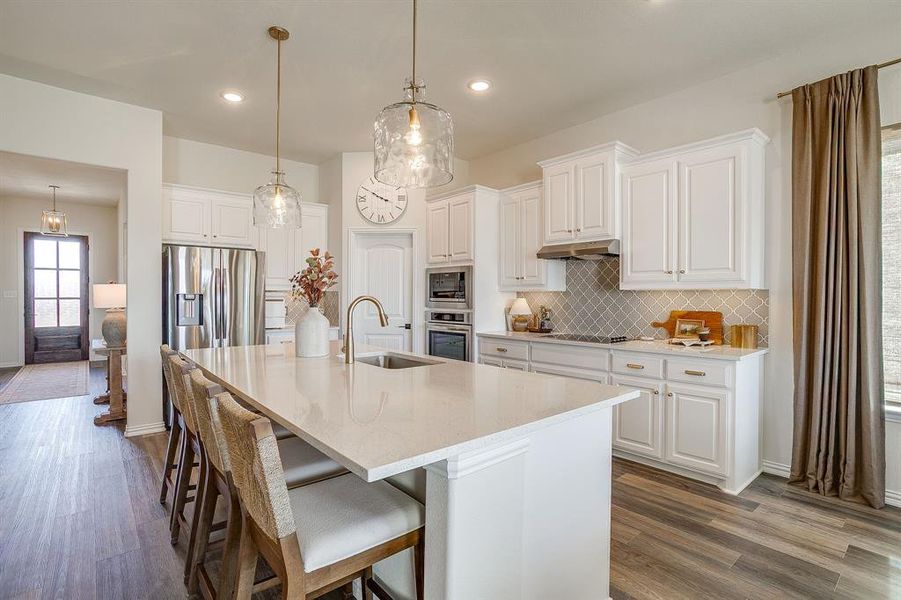 Kitchen with large island