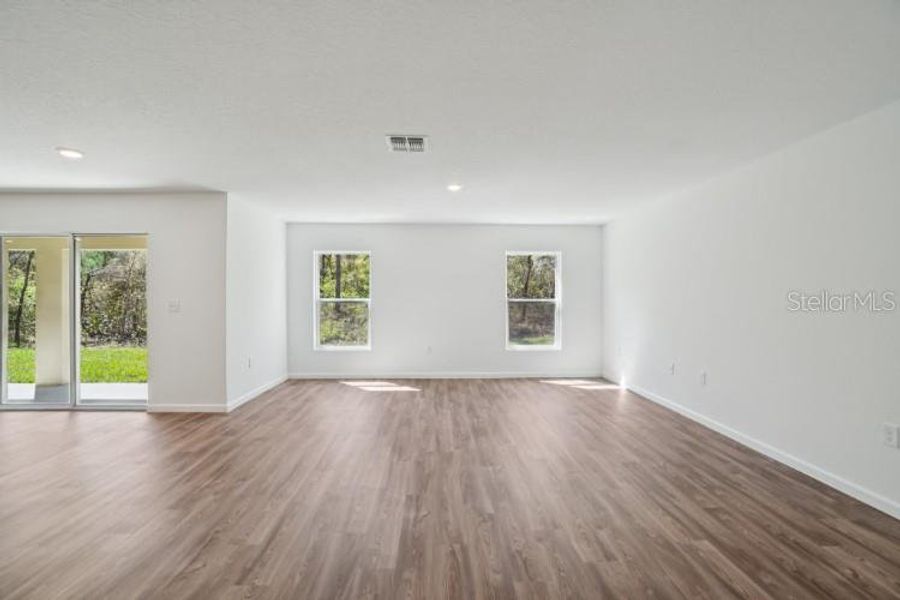 Spacious, unfurnished interior of a new home in Royal Highlands, Weeki Wachee (Image 22).