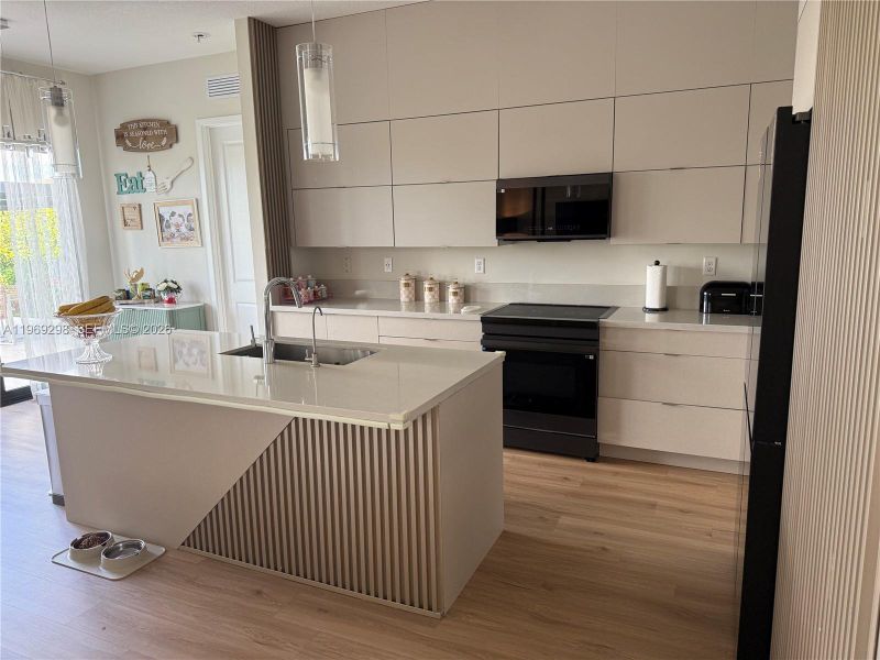 Furnished interior view inside a new home in , Miramar (Image 15).