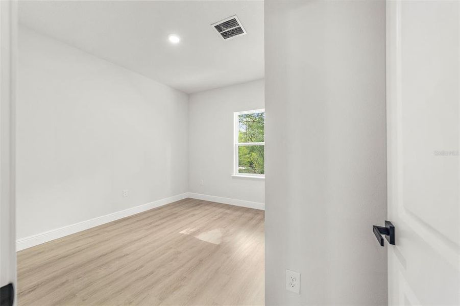Spacious, unfurnished interior of a new home in , Citrus Springs (Image 30).