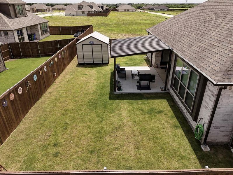 Exterior details and patio area of a home in , Venus (Image 26).