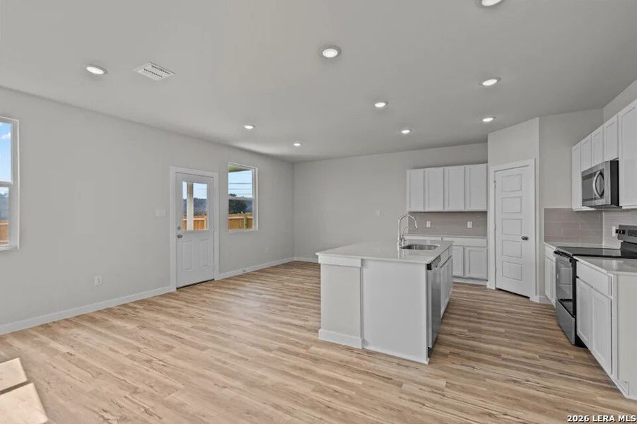 Spacious, unfurnished interior of a new home in Spring Creek, San Antonio (Image 17). Spacious, unfurnished interior of a new home in Spring Creek, San Antonio (Image 17).