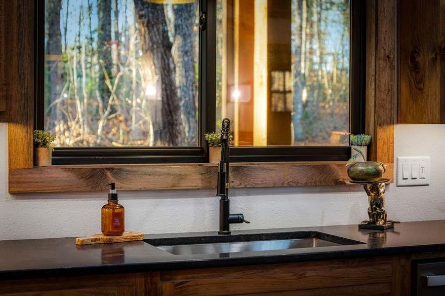 Close-up of interior finishes inside a home in , McCaysville (Image 70).