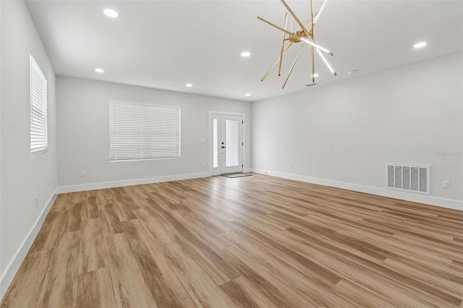 Spacious, unfurnished interior of a new home in , Tampa (Image 46).
