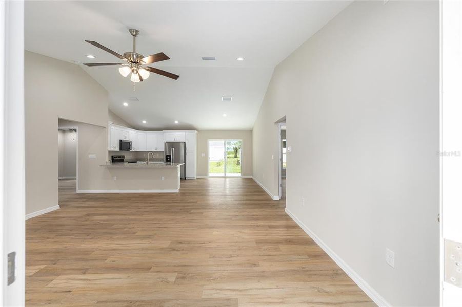 Spacious, unfurnished interior of a new home in , Ocklawaha (Image 32).
