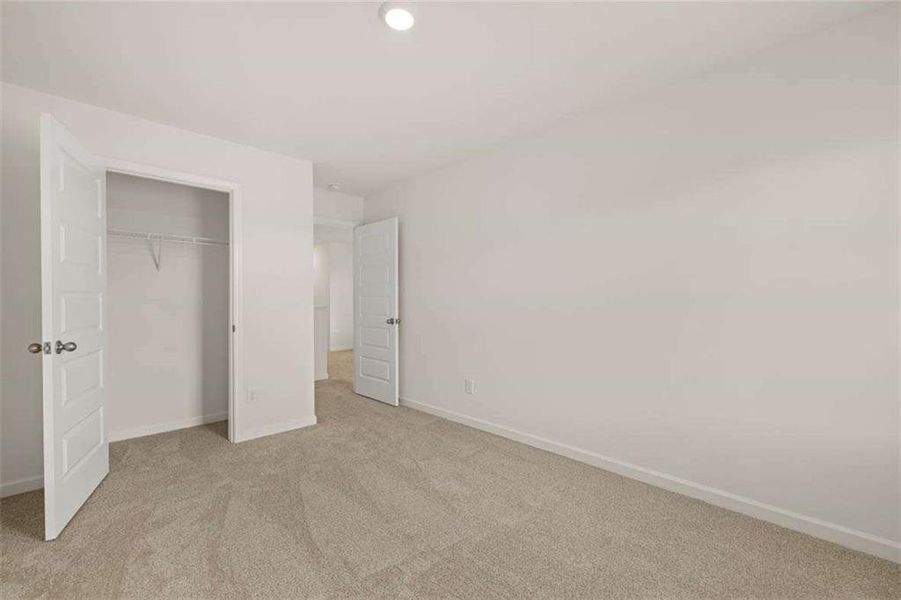 Spacious, unfurnished interior of a new home in Shoal Creek, Hampton (Image 21).