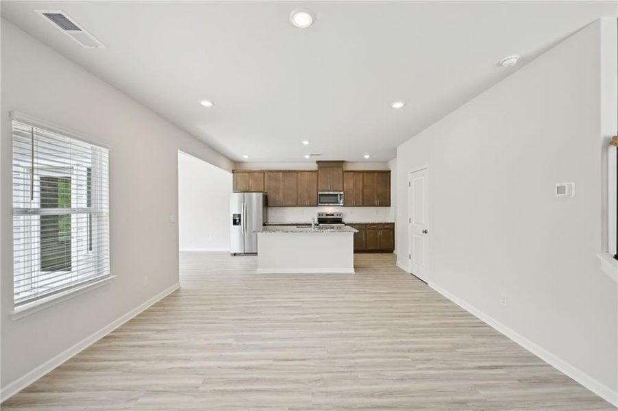 Spacious, unfurnished interior of a new home in Hawthorne Station, College Park (Image 34).