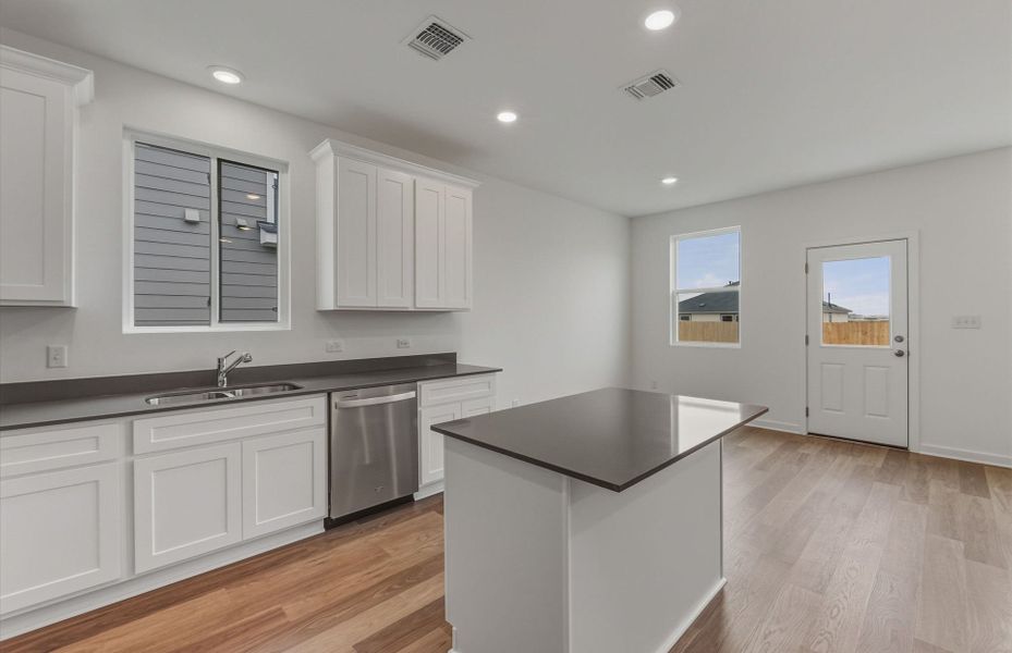 Furnished interior view inside a new home in Alto, San Marcos (Image 8).