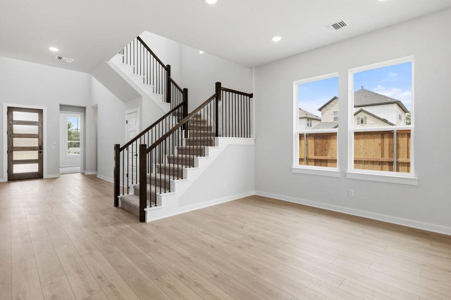 Spacious, unfurnished interior of a new home in Heritage, Dripping Springs (Image 19).