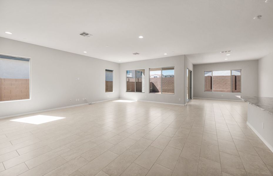 Spacious, unfurnished interior of a new home in Artisan at Asante, Surprise (Image 28).