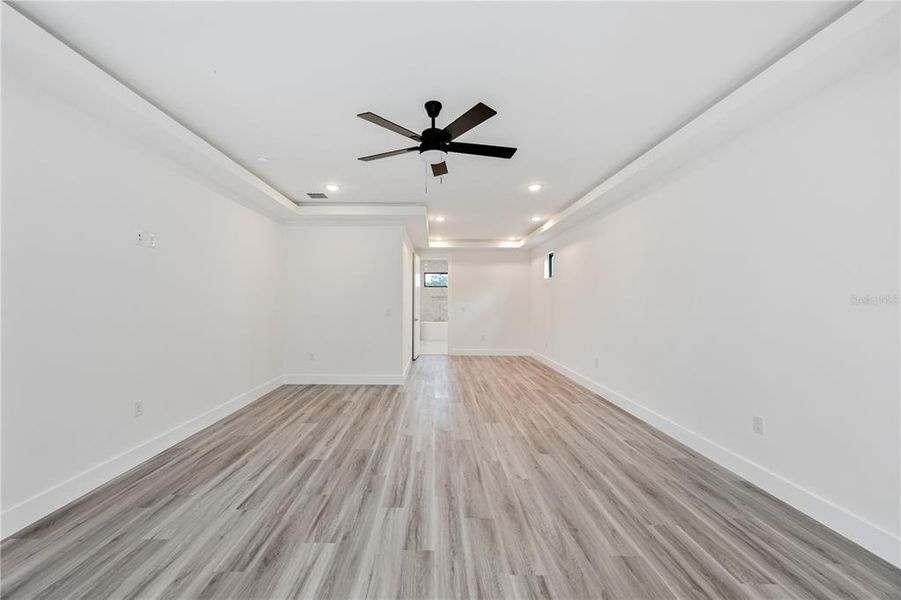 Spacious, unfurnished interior of a new home in , Tampa (Image 29).