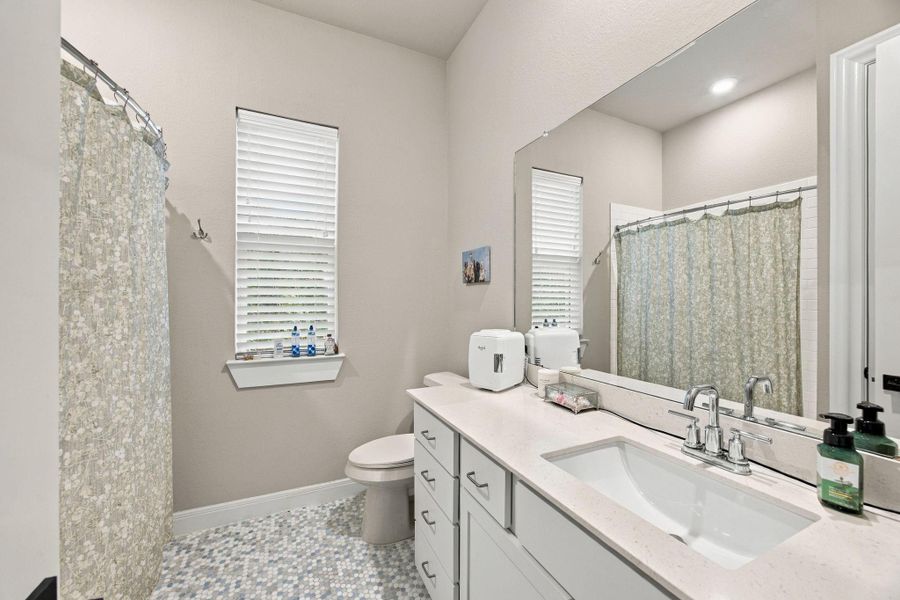 Furnished interior view inside a new home in , Tomball (Image 33).