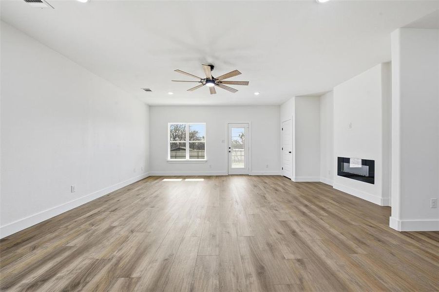 Spacious, unfurnished interior of a new home in , Fort Worth (Image 34).
