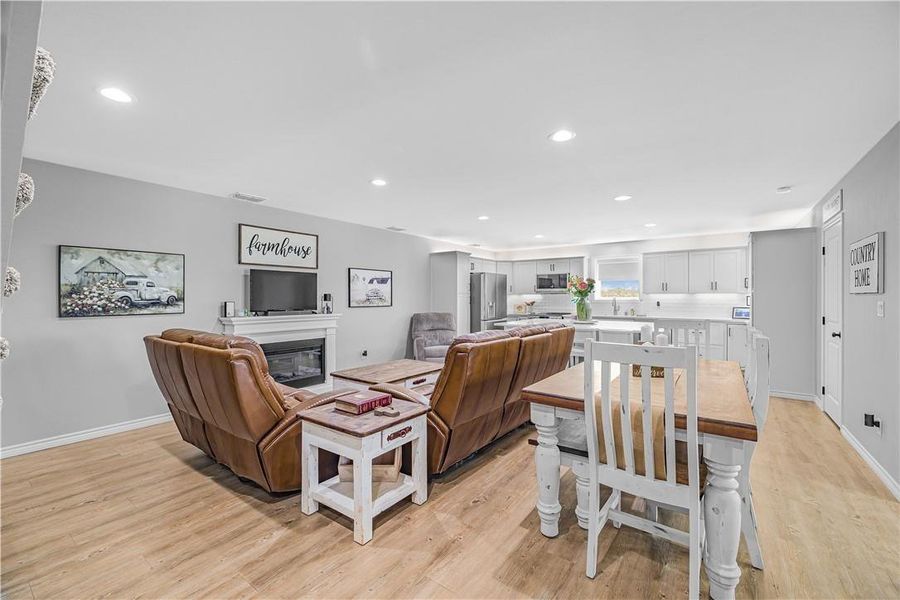 Furnished interior view inside a new home in , Yoakum (Image 11).