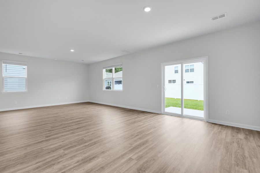 Spacious, unfurnished interior of a new home in Hillcrest, Ravenel (Image 35).