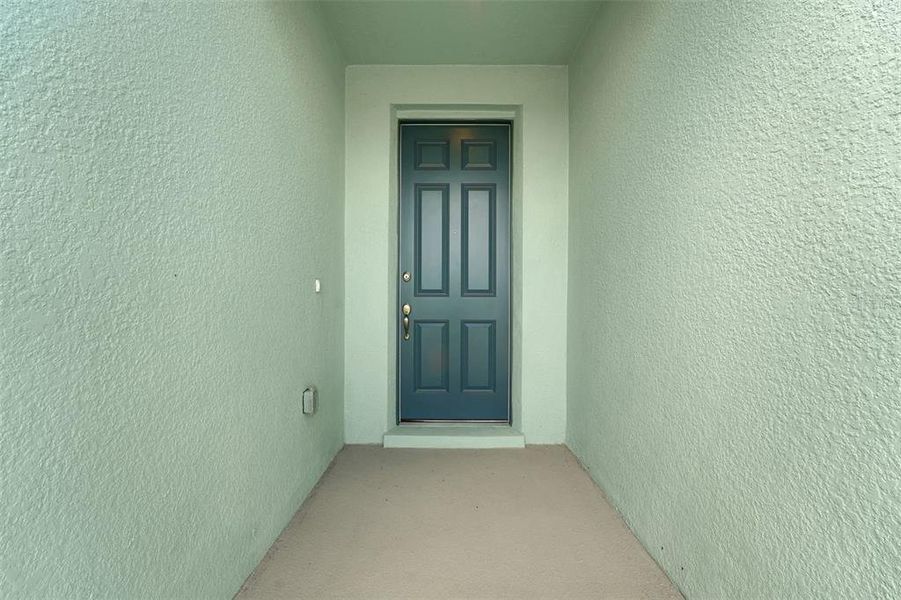 Exterior details and patio area of a home in Annabelle Estates, Winter Haven (Image 3).