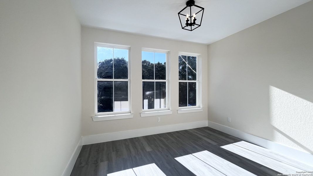 Spacious, unfurnished interior of a new home in , Bandera (Image 15).