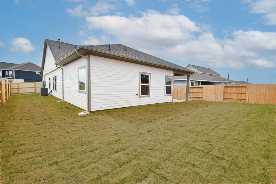 Exterior details and patio area of a home in Fulshear Lakes, Fulshear (Image 4).
