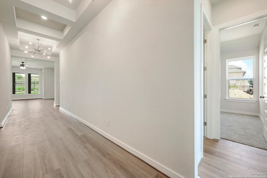 Spacious, unfurnished interior of a new home in Meyer Ranch, New Braunfels (Image 24).