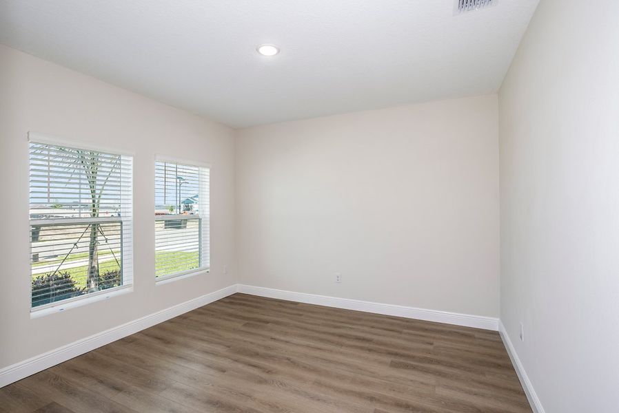 Spacious, unfurnished interior of a new home in Pasadena Landing, Wesley Chapel (Image 15).